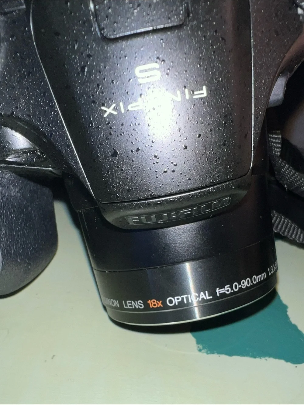 Fujifilm FinePix S2500HD 12MP with 18x Optical Dual Image Stabilized Zoom